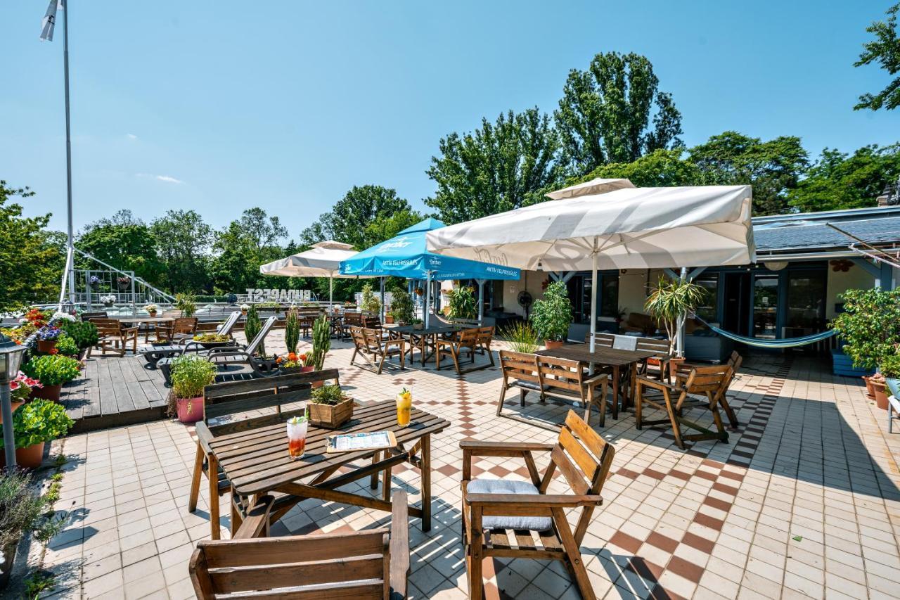 Island Hostel Budapest (Adults Only) Екстер'єр фото The terrace of the restaurant