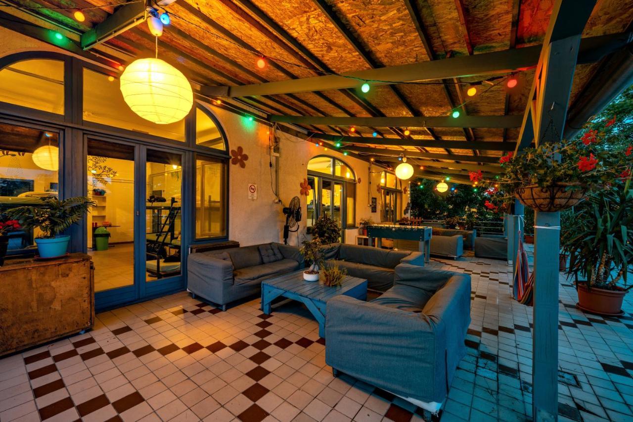 Island Hostel Budapest (Adults Only) Екстер'єр фото The interior of the hotel