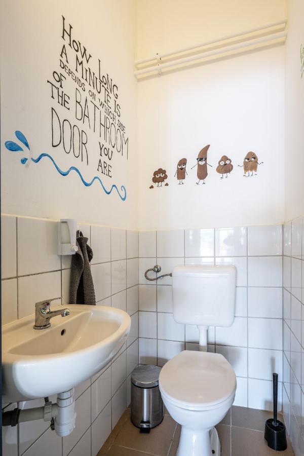 Island Hostel Budapest (Adults Only) Екстер'єр фото A wall sticker in a bathroom