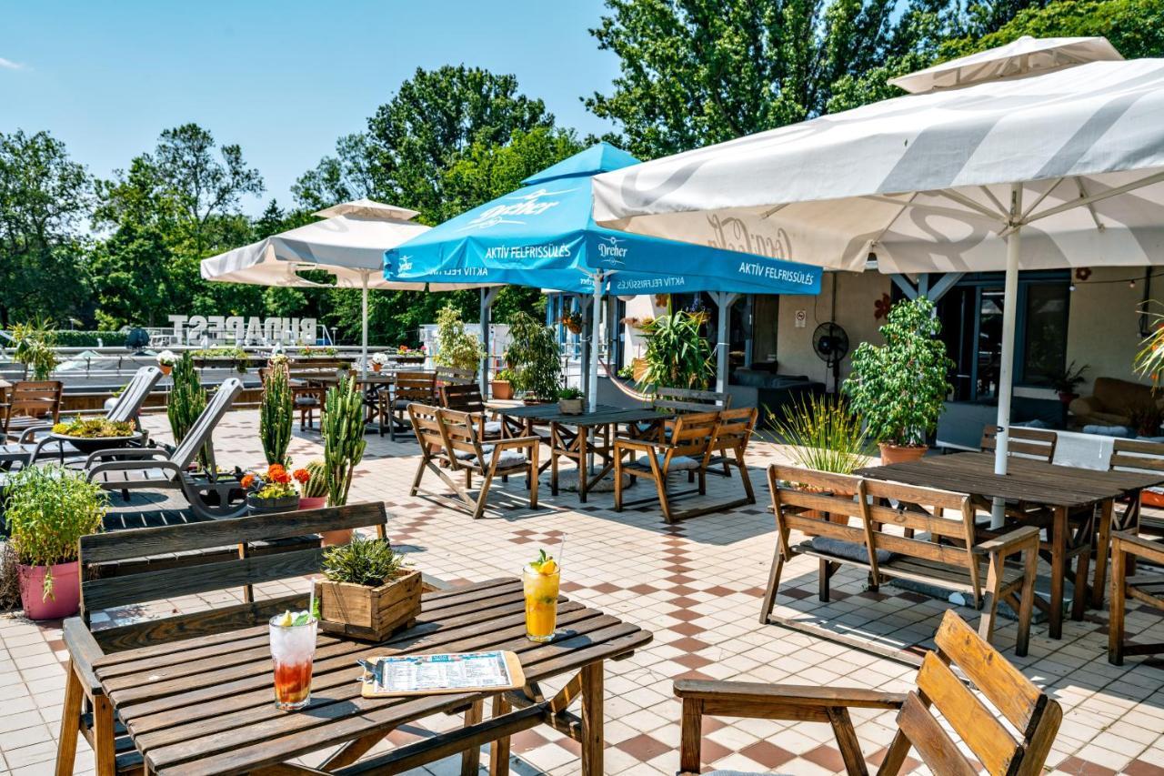 Island Hostel Budapest (Adults Only) Екстер'єр фото The terrace of the restaurant