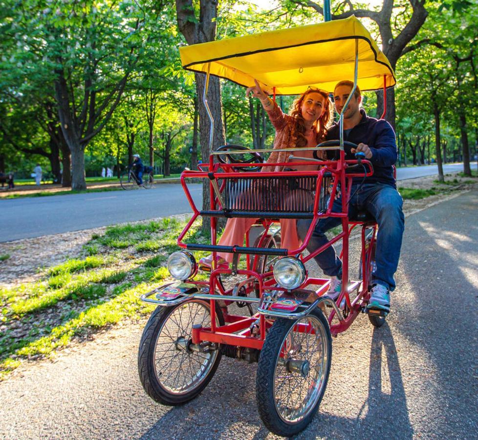 Island Hostel Budapest (Adults Only) Екстер'єр фото A quadracycle