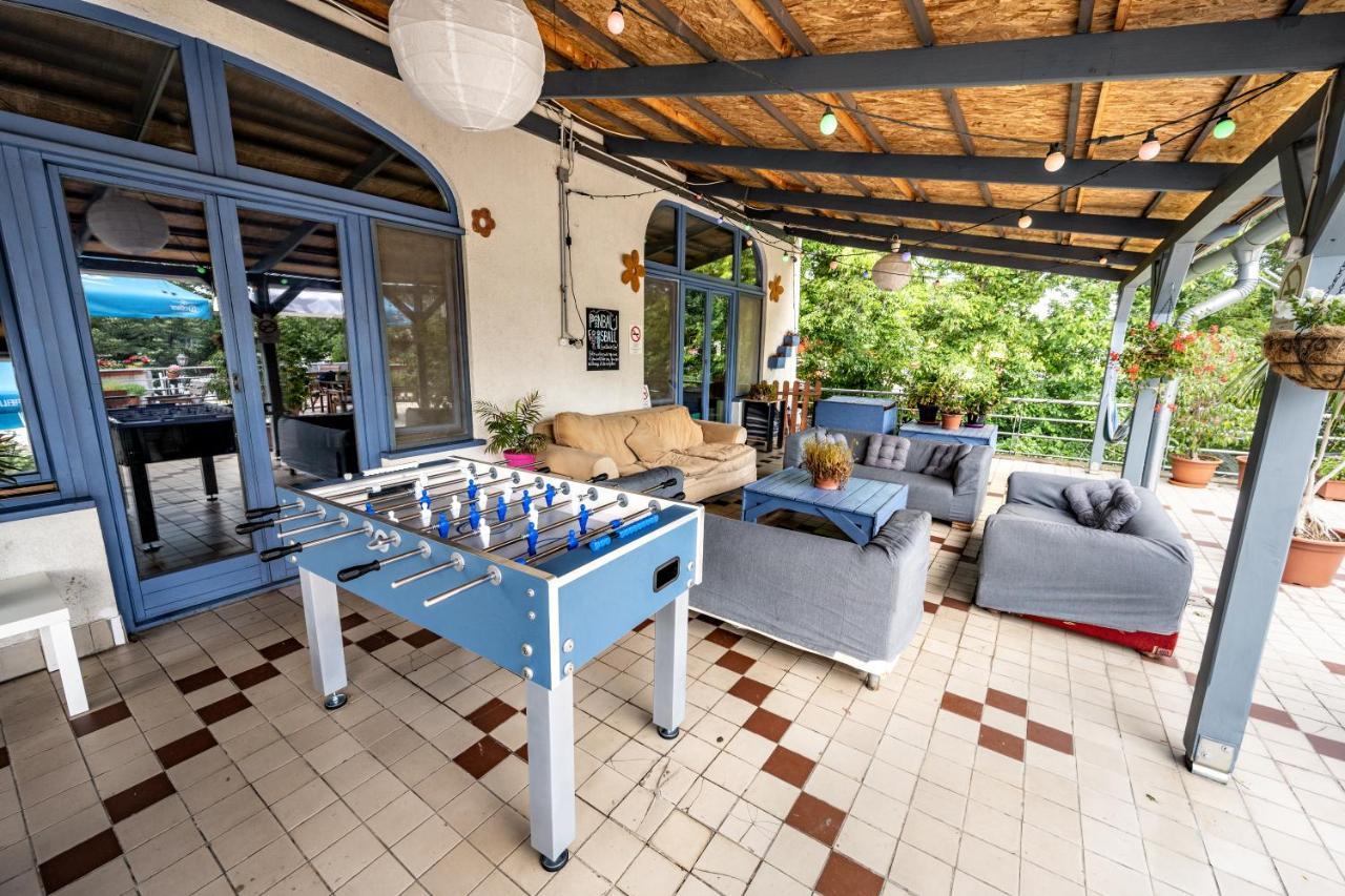 Island Hostel Budapest (Adults Only) Екстер'єр фото A table football table