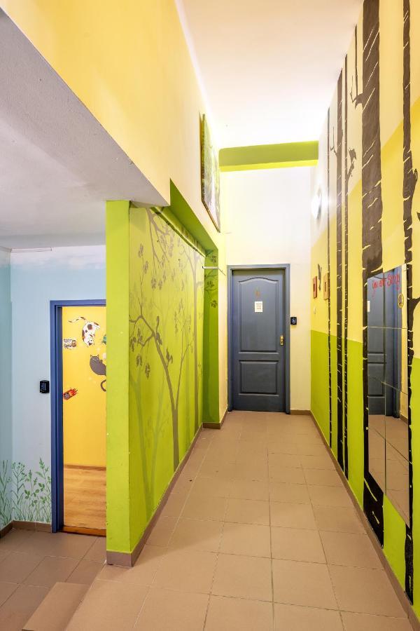 Island Hostel Budapest (Adults Only) Екстер'єр фото A corridor in a hostel