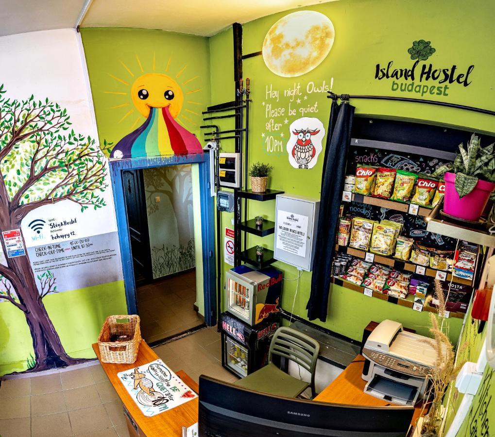 Island Hostel Budapest (Adults Only) Екстер'єр фото Hostel reception