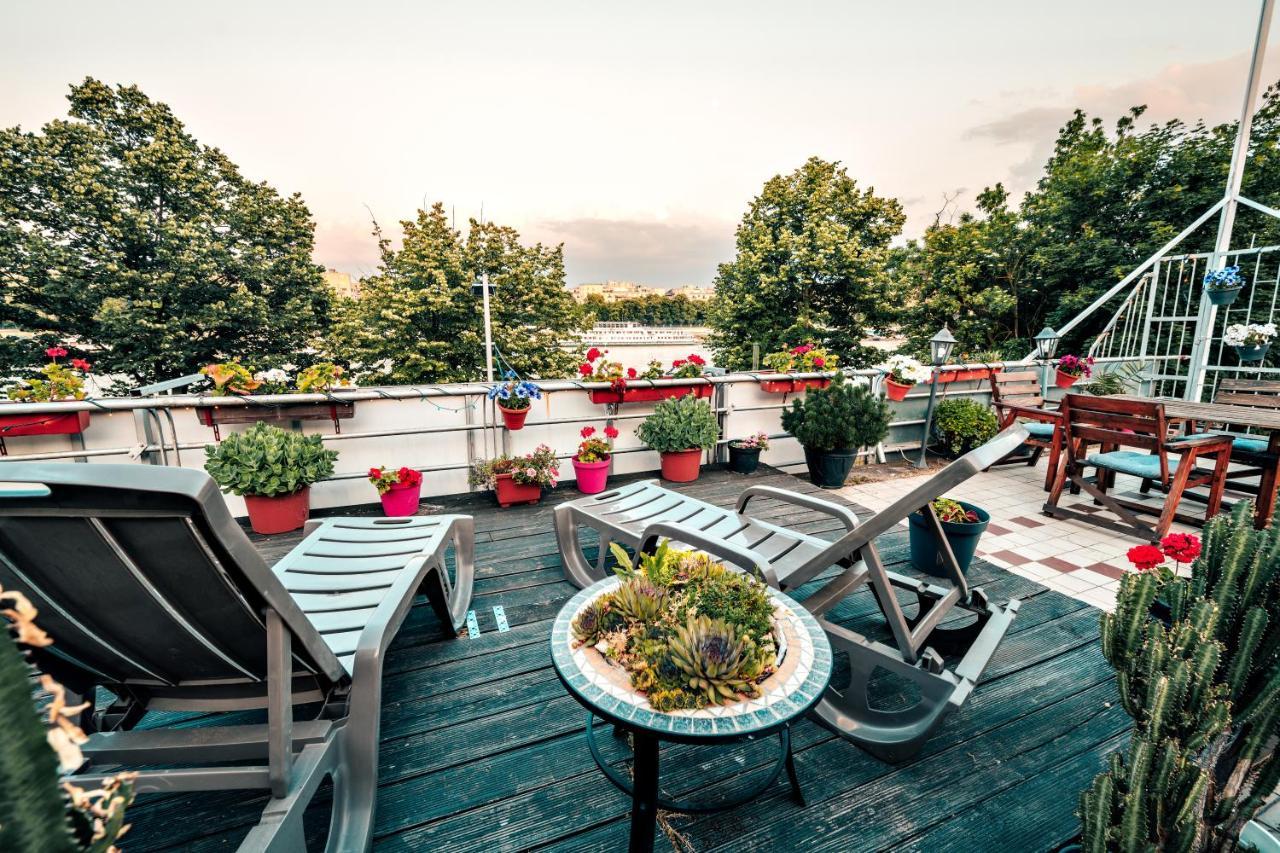 Island Hostel Budapest (Adults Only) Екстер'єр фото Rooftop garden