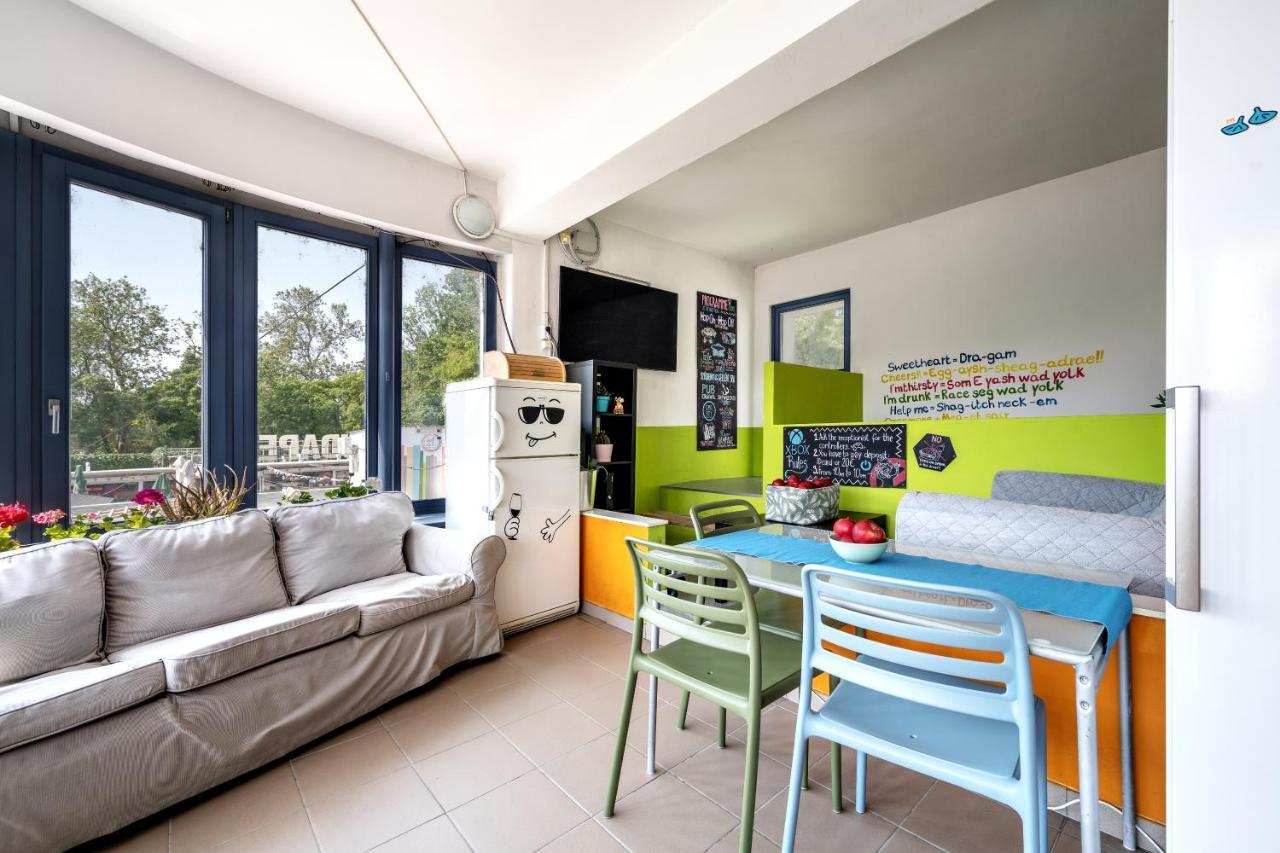 Island Hostel Budapest (Adults Only) Екстер'єр фото The kitchen of the house