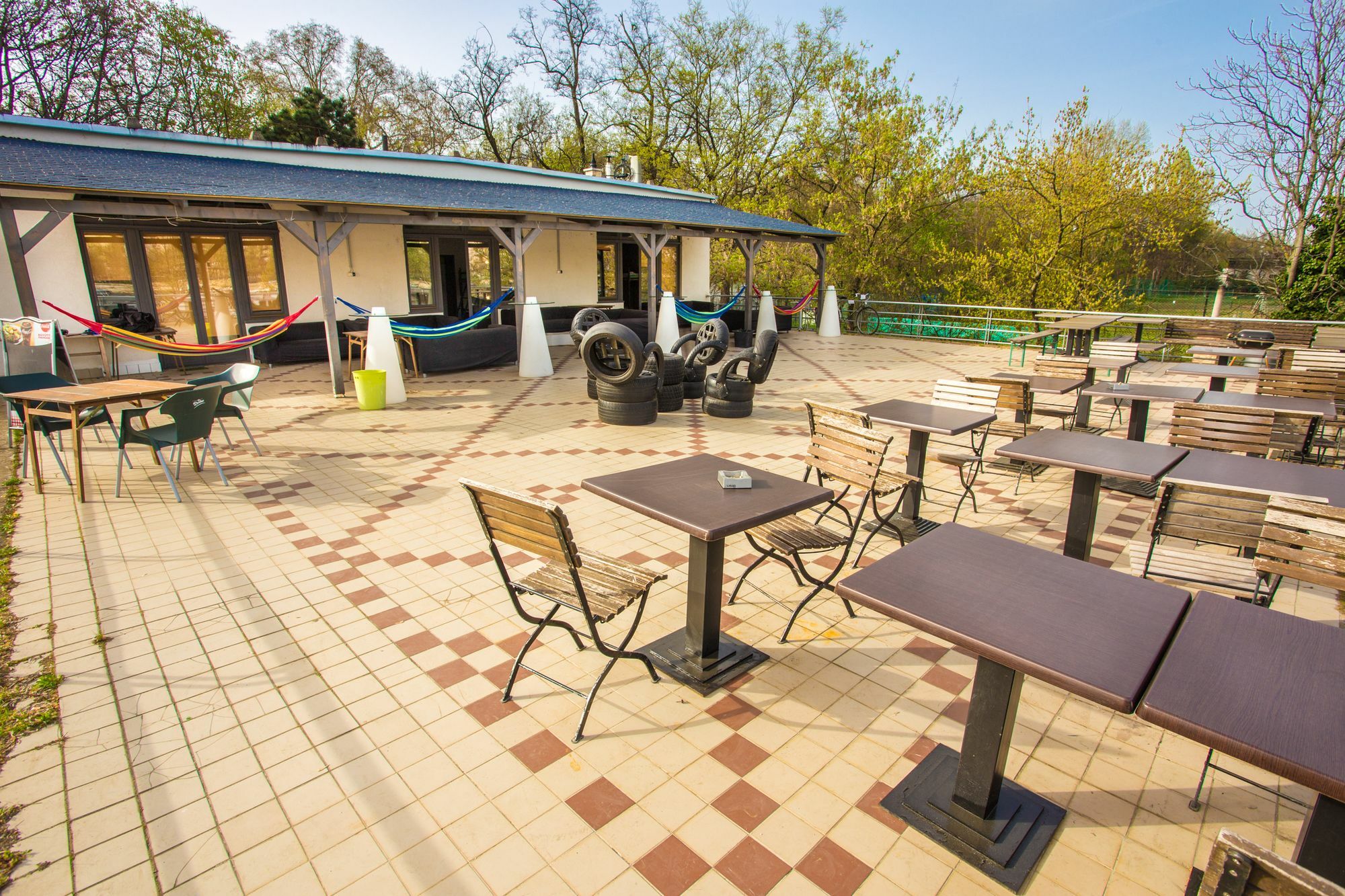 Island Hostel Budapest (Adults Only) Екстер'єр фото The terrace of the restaurant